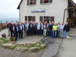 Die VfR-Oldies vor der Ferme Auberge Glasborn-Linge in Soultzeren